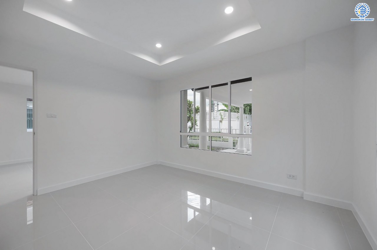 บ้านมือสองตกแต่งใหม่ โครงการ ชวนชื่น กรีนบาวด์ เนื้อที่ 54 ตร.ว. ฟังก์ชัน 3 ห้องนอน 3 ห้องน้ำ 1 ห้องอเนกประสงค์ จอดรถได้ 2 คัน บรรยากาศเงียบสงบเป็นส่วนตัว สิ่งอำนวยความสะดวกมากมาย! บนทำเลศักยภาพ หน้าโครงการติดถนนใหญ่ ใกล้จุดขึ้นทางด่วน "ศรีสมาน"